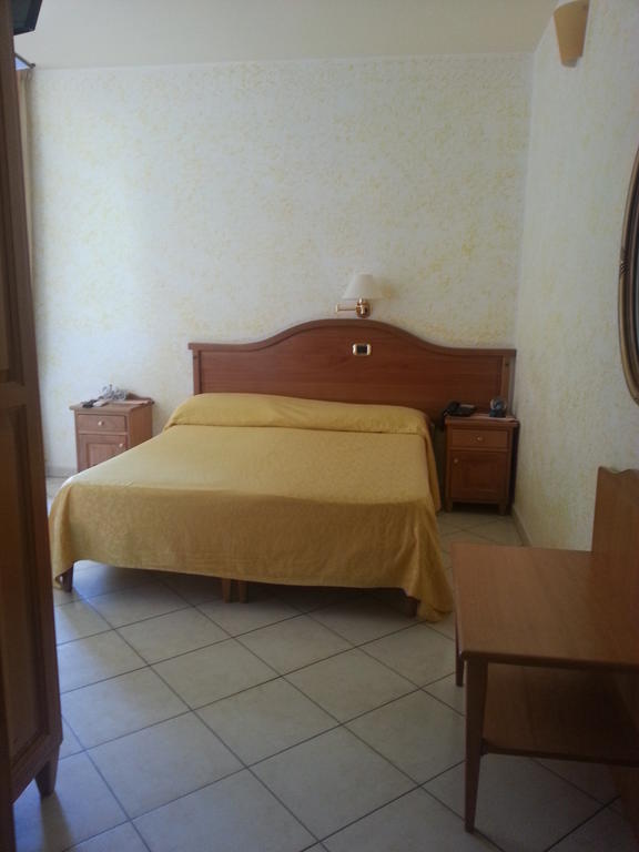 Hotel Mistef Falerna Cameră foto