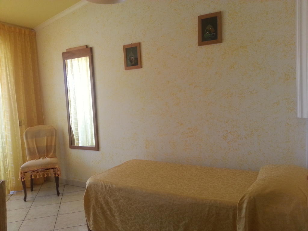 Hotel Mistef Falerna Cameră foto