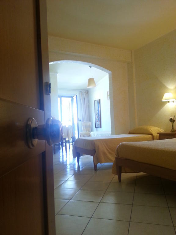 Hotel Mistef Falerna Cameră foto