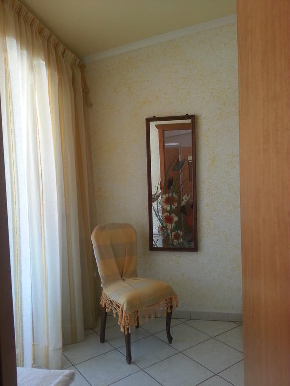 Hotel Mistef Falerna Cameră foto