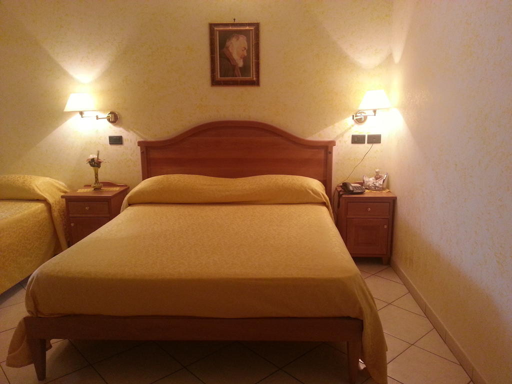Hotel Mistef Falerna Cameră foto